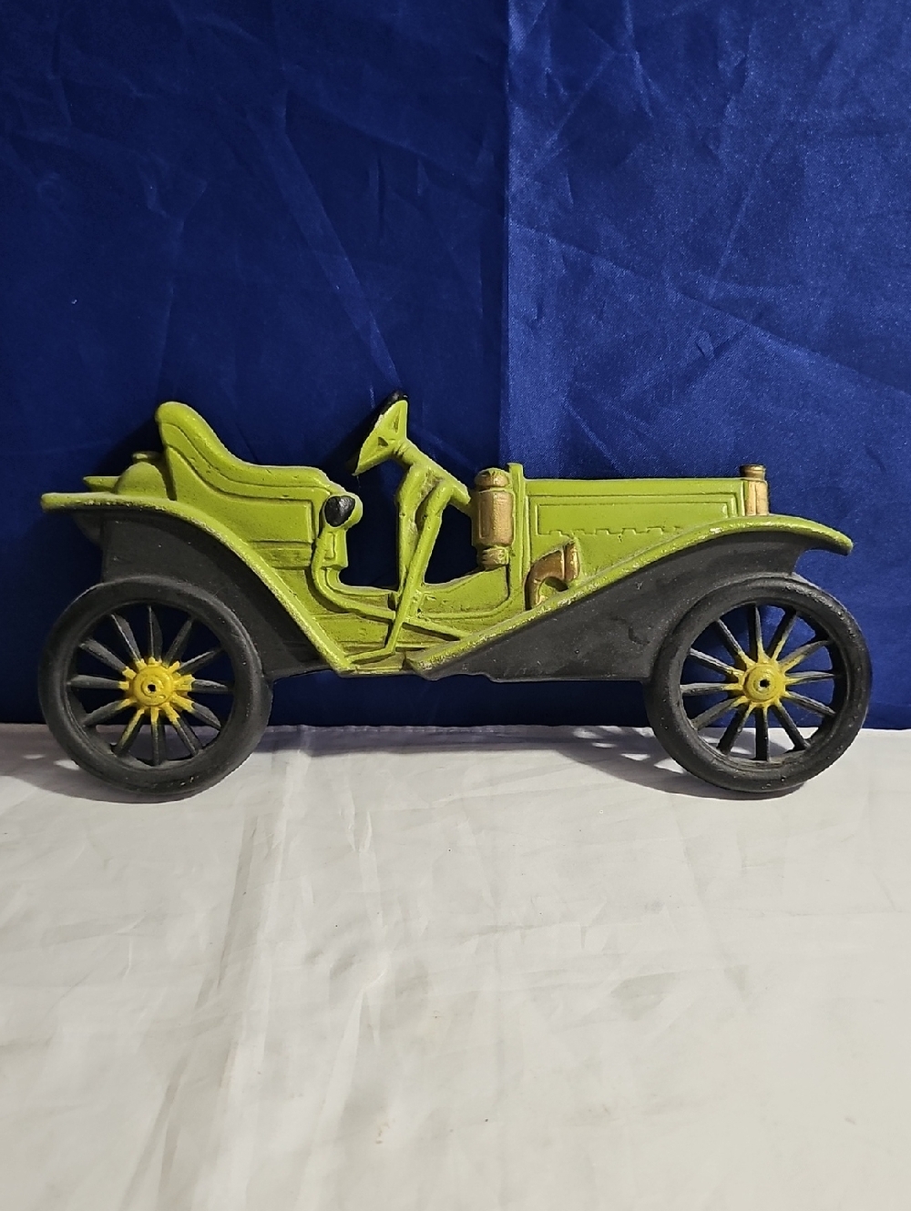 Midwest Decorative Cast Oron Lime Green Vintage Car Wall Accent